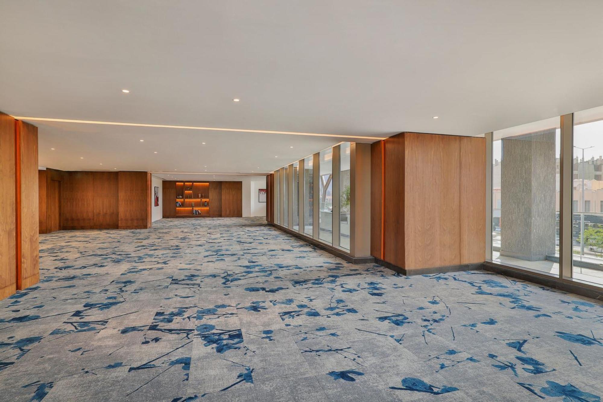 Jeddah Marriott Hotel Madinah Road Exterior photo The interior of the hotel