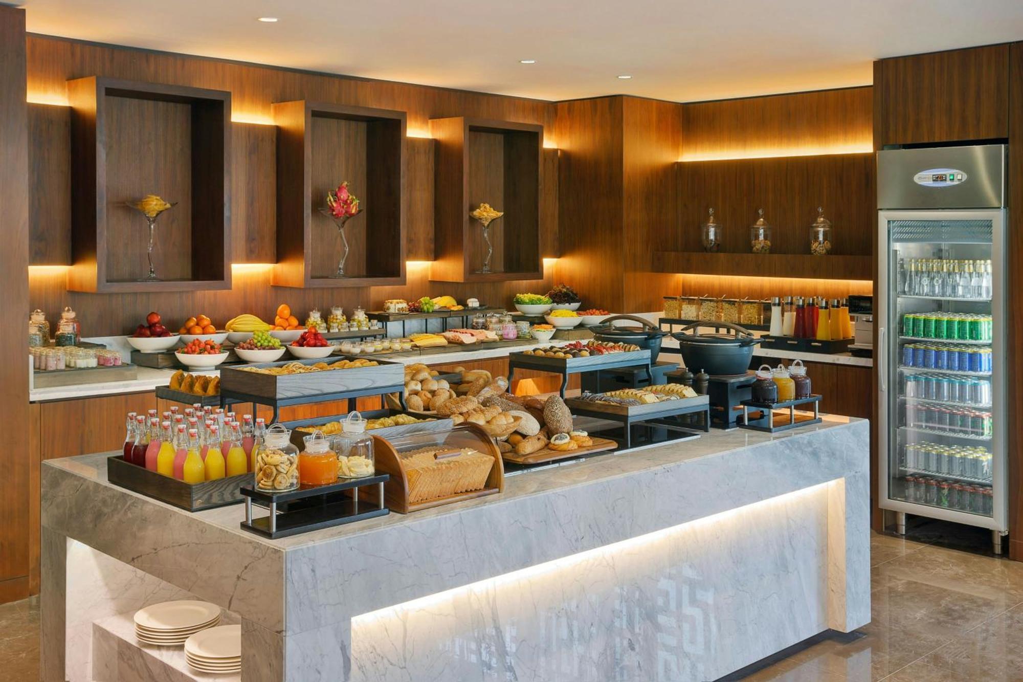 Jeddah Marriott Hotel Madinah Road Exterior photo A buffet at a hotel